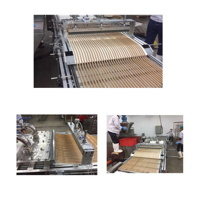 बतख ताजा मेस्ट स्टिक्स पालतू खाद्य Extruder मशीन 200-500 किलो / घंटा स्टेनलेस स्टील फ्लैट मूंच पट्टी नाश्ता बनाने मशीन