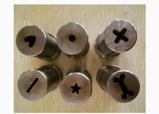 मल्टी आकार के कुत्ता खाद्य Extruder उपकरण / सूखी कुत्ते खाद्य मशीन बनाना